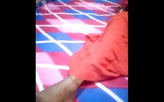 Hot indian bhabhi loves to suck and fuck with strangers.