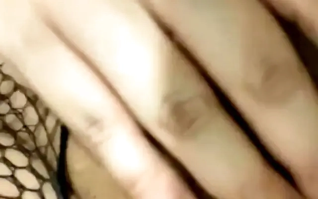 ESCUCHA COMO LE DIGO A MI HERMANASTRA PARA JUGAR EL SERRUCHITO Y LA HAGO CALENTAR Y ME LE TREPO ENCIMA