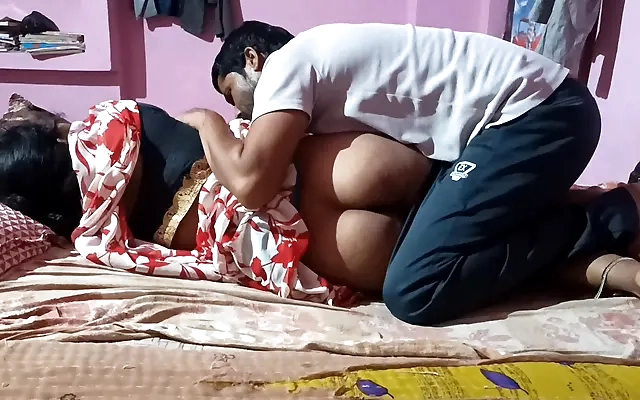 Novinha gostosa transando escondido dos pais