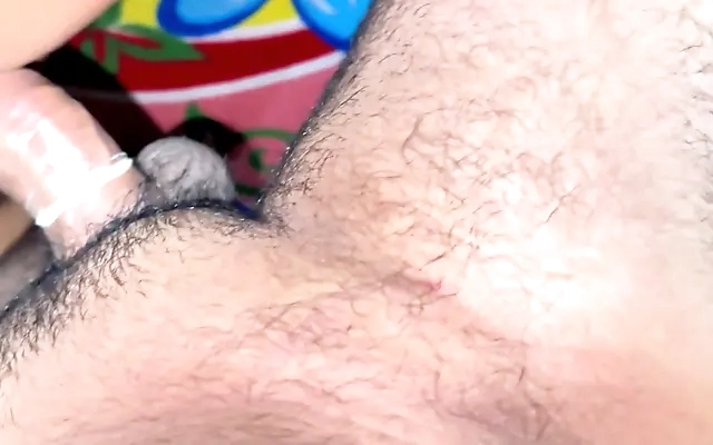 novinha safada perdeu o celular e vazou video amador tomando gozada na buceta