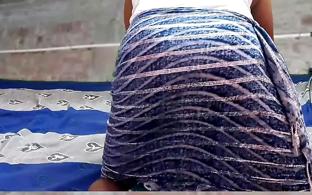 Andhra lady doctor satisfying her sexual desire infront of patient