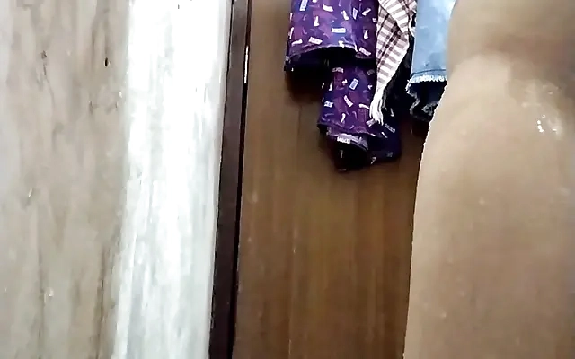 Andhra chubby maid sridevi playing with sex toy
