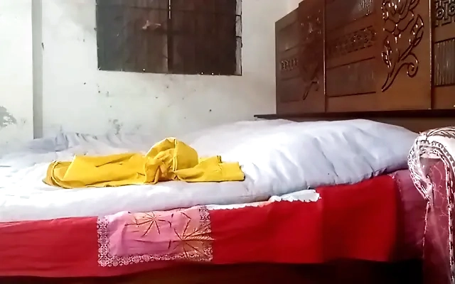 Invito a una amiga a mirar Cobra Kai (chupa primero, anal duro y sin piedad)