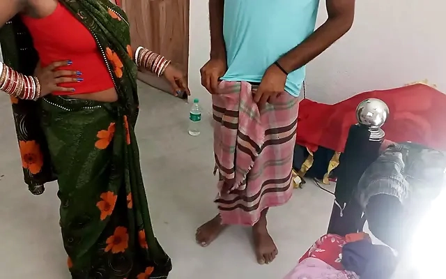 Loira do peit&atilde;o esperou seu marido ir trabalhar pra fazer espanhola no vizinho