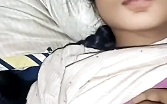 Joven estudiante se escapa de la universidad para terminar cogiendo en un motel con su novio
