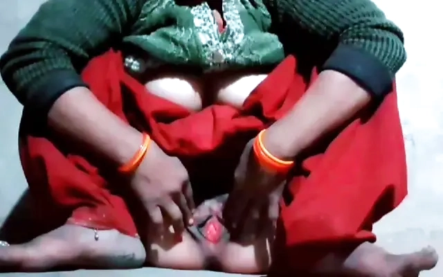 Madrastra Practicando el Nuro Masaje con su Hijastro para hacerlo a su Marido pero no Pudo Resistir la Polla de su hijastro rosando por su Co&ntilde;o