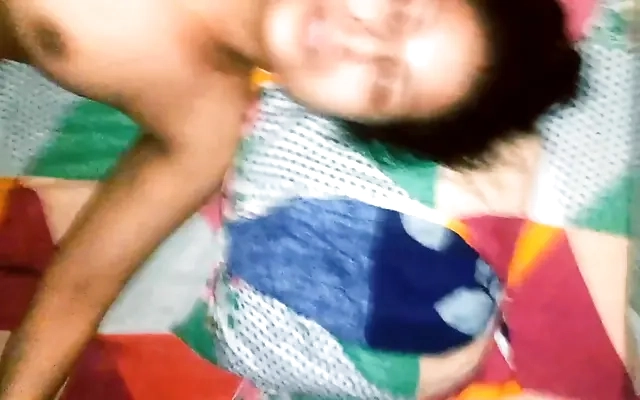 le meto una gran follada a mi hermanastra con mi polla enorme