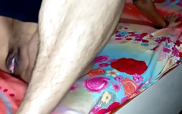 Encontr&eacute; a una linda de bachillerato y la convenci de coger por dinero &iexcl;al principio era t&iacute;mida pero despu&eacute;s gime y gime como toda una puta! (V&iacute;deo casero)