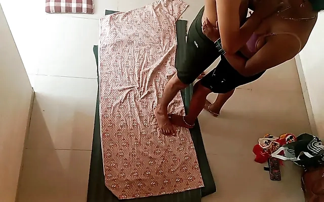 Meia-Irm&atilde; provoca o irmao estudando Legendado. Se quiser que legende algum video deixe nos comentarios.