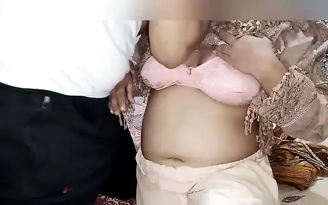 Leche Adentro A La Del Servicio De Limpieza Esposa Puta Infiel Trabaja Como Empleada De Servicio Esta Vez Fue A La Casa Del Jefe De Su Esposo Y Cogio Sin Condon Por El Culo Y La Concha En Miami Usa Desi BhaBhi XXX FULL ON XRED
