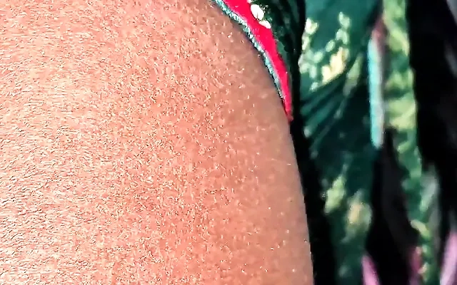 Maria Kazi flagra meio irm&atilde;o se masturbando, legendado