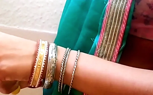 बीबी सो रही थी तभी उसके पति ने साली के साथ अच्छे से सेक्स किया