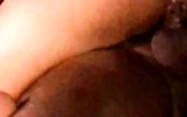 el cornudo de mi amigo pierde una apuesta y tiene que ver como me follo a su esposa