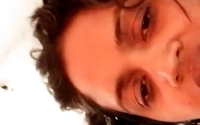 Pendeja venezolana se deja follar sin cond&oacute;n para que le de unos cuantos pesos para comprar el almuerzo