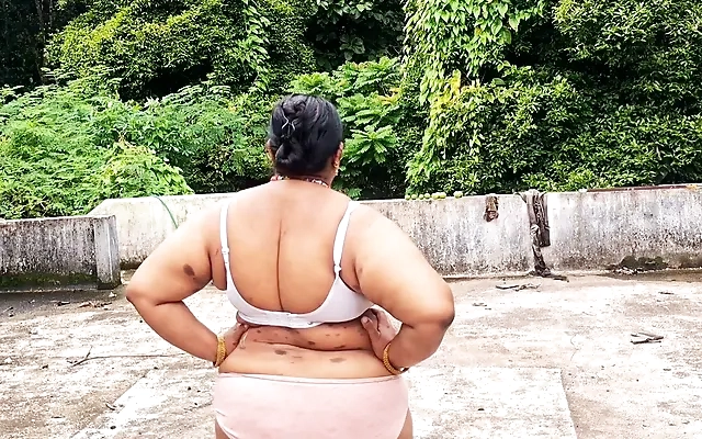 Desi kitchen sex with hot stepsister, Clear hindi audio and hindi dirty talks