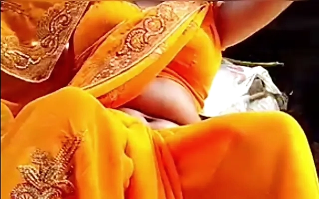 Bhabhi fucking with Poor Delivery Boy! Desi Reality Sex