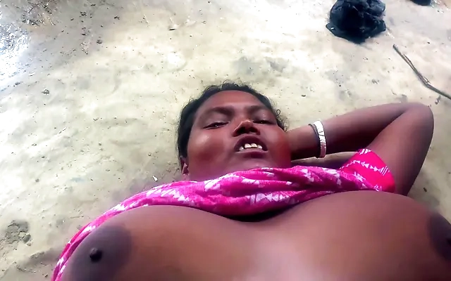 MADRASTRA LE DA UNA BUENA MAMADA A SU HIJASTRO EN SU CAMA Y LO FOLLA!