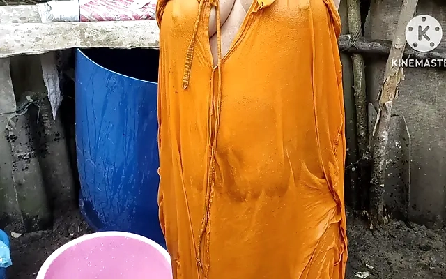 Horny Indian Aunty Showing her Big Boobs and Masturbating her Hairy Pussy on Camera - Indian XXX Video
