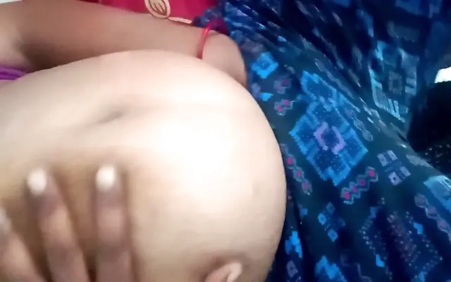 TE HACES UNA BUENA PAJA CONMIGO Y TE CORRES EN MIS GRANDES TETAS?