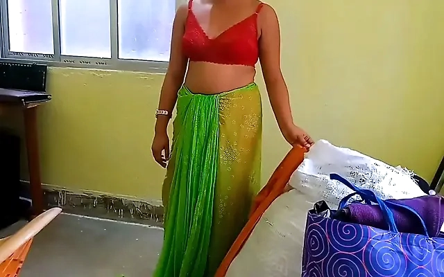 Mulher casada atende ao desejo secreto do vizinho e trai com o marido na frente deles - LEGENDADO