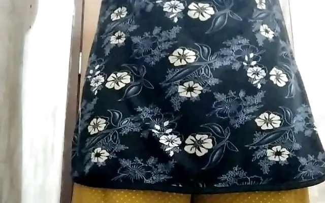 Mutual masturbation with young she's orgasm and cum on leg