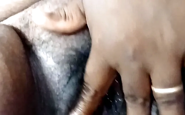 Desi Boudi Erotic Hot Sex! Show me you Dick!