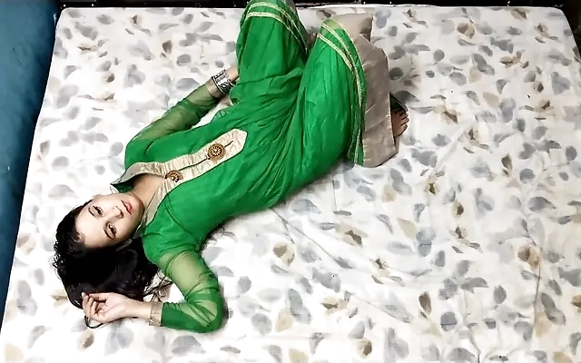 Indian girl injoying hardcore sex & deepthroat blowjob, Desi Girl most Chudai & blowjob, Desi Most cute sex.Desi boy fingering Creame Pussy & missionary style Fuck, Deshiangel