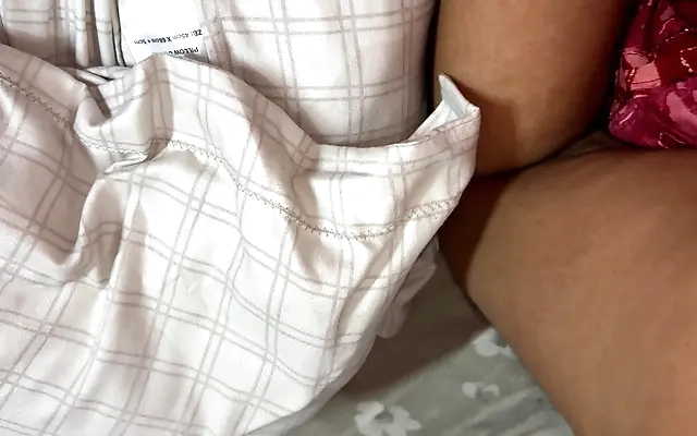 Devar or Sasur ne milkar hot Bhabi Tania ko jam kar chudai ki(First time threesome by Tania)