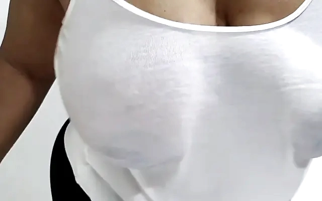 Hentai &ndash; MASSIVE MILF TITS [SUBTITLED]